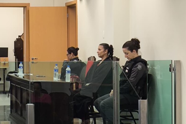 Mulher que esfaqueou amiga após discussão por portão aberto é condenada em Patos de Minas