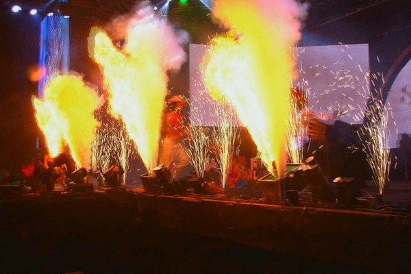 Jiraya Uai agita o hit "Barquinha de Ouro" e faz público vibrar na arena; veja ao vivo