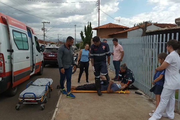 Motociclista fica ferido após ser atingido por carro que teria avançado parada obrigatória em Patos de Minas