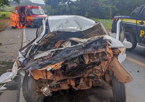 Motorista fica ferido após bater em  caminhão, em mais uma acidente na BR 365