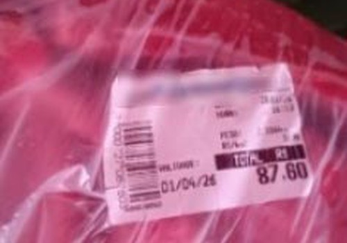 Jovem deixa de pagar por pacote de carne ao passar compras em hipermercado e acaba na delegacia