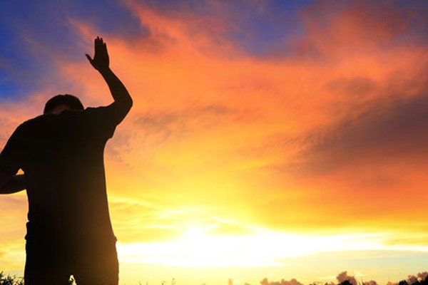 Pastor acaba preso após usar quebra da maldição para praticar atos libidinosos contra fiéis 