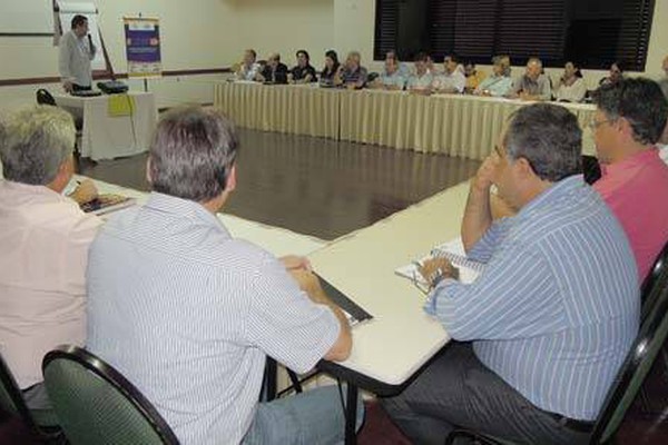 Programa Líder reúne autoridades e lideranças regionais em Patos de Minas