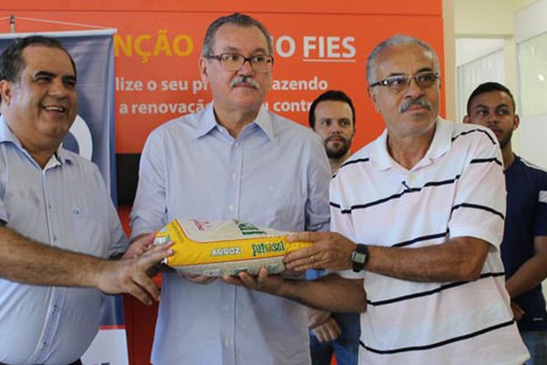 Campanha Cidade Solidária do Unipam distribui toneladas de alimentos a entidades