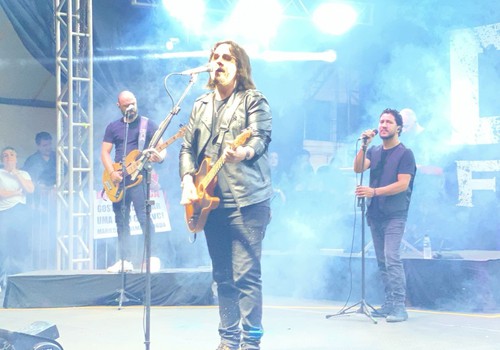 Dino Fonseca apresenta “Wind of change” do Scorpions na Fenapraça 2026; veja ao vivo