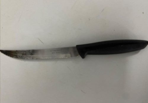 Motociclista é preso com faca após moto derrapar no Centro de Patos de Minas