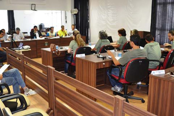 Vereadores discutem arborização de Patos de Minas e analisam corte e poda de árvores