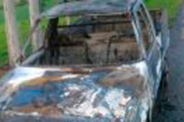 Homem furta veículo em São Gotardo, foge da PM em Rio Paranaíba e carro acaba pegando fogo