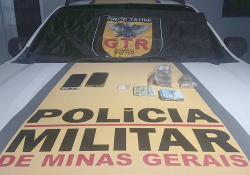 Polícia Militar Rodoviária apreende drogas e prende dois homens por tráfico na BR-352, em Patos de Minas
