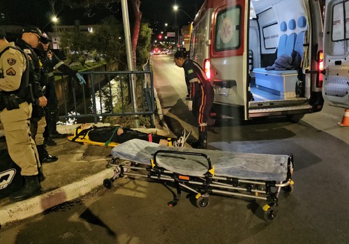 Motociclista fica ferido no segundo acidente seguido na avenida Fatima Porto; motorista do carro foi embora