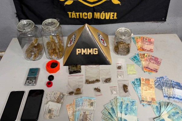 Operação da PM encontra dinheiro até dentro de bíblia e prende irmãos com drogas e mais de R$5 mil
