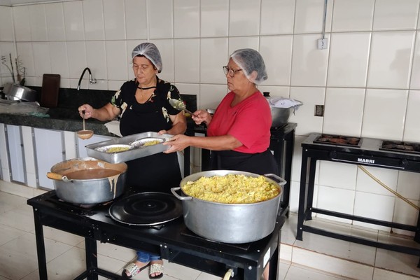 Grupo se reúne e faz doação de mais de 130 refeições para famílias atingidas pelas chuvas em Patos de Minas