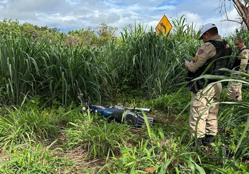 Polícia Militar Rodoviária encontra moto furtada em Lagamar jogada às margens da MGC 354