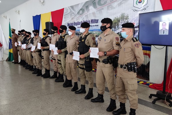 Polícia Militar realiza solenidade e entrega honrarias a policiais destaques em Patos de Minas