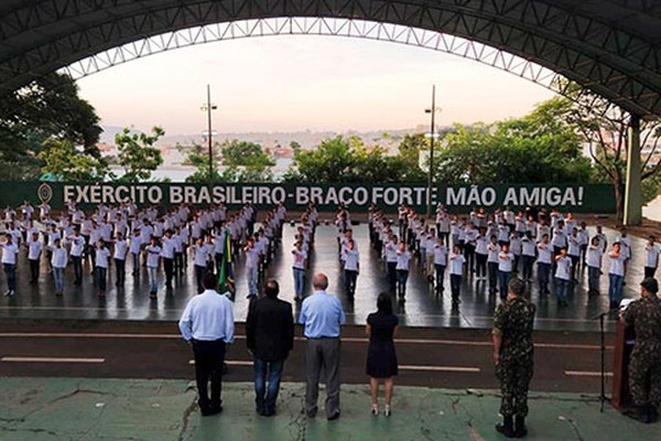 Solenidade entrega certificados de Dispensa de Incorporação do Serviço Militar para 150 jovens 