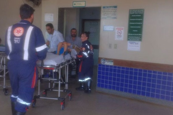 Garotinho de 5 anos é atropelado por carro conduzido por homem inabilitado em Patos de Minas