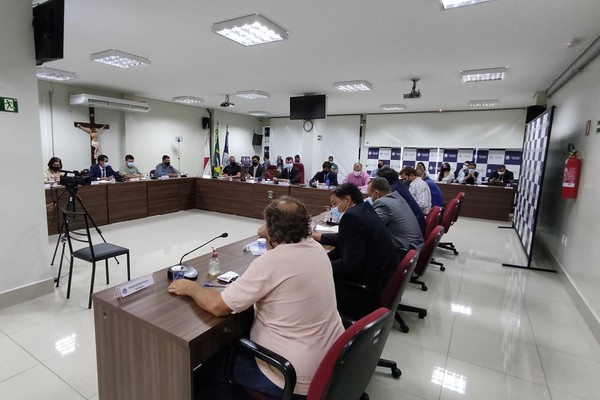 Procuradoria barra projeto que permitia que os vereadores escolhessem próprio salário em Patos de Minas