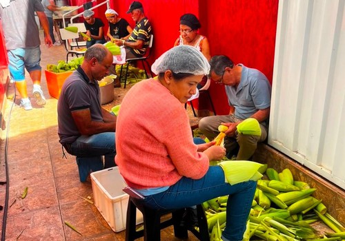 Pamonhada reúne mais de 30 voluntários e espera vender 1.200 pamonhas neste sábado em Patos de Minas