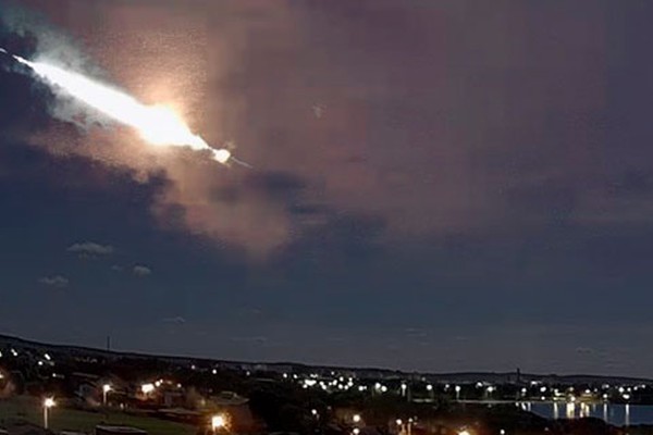 Estudiosos verificam que meteoritos podem ter atingido o solo após explosão no céu do Alto Paranaíba
