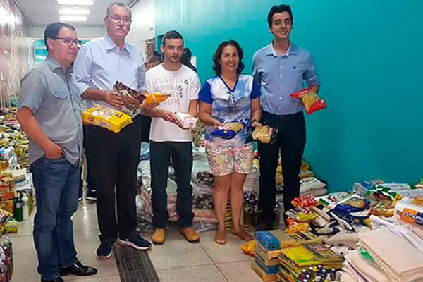 Unipam entrega nova remessa de alimentos e doações em 2018 passam de 40 toneladas