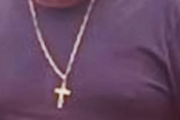 Homem é preso com pedras de crack após roubo de corrente de ouro em Patos de Minas