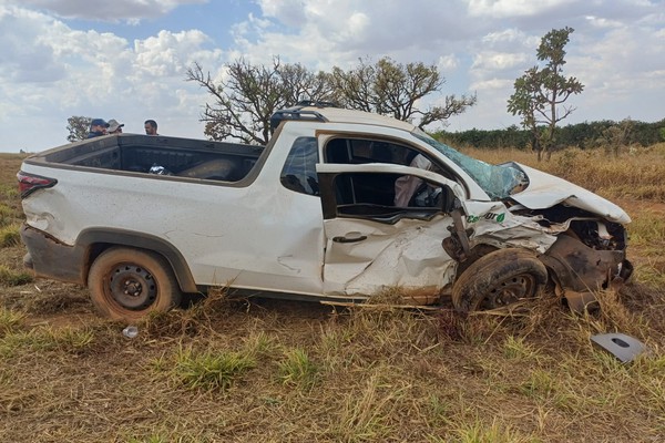 Motorista de 38 anos morre após batida entre picapes na BR352, em Rio Paranaíba