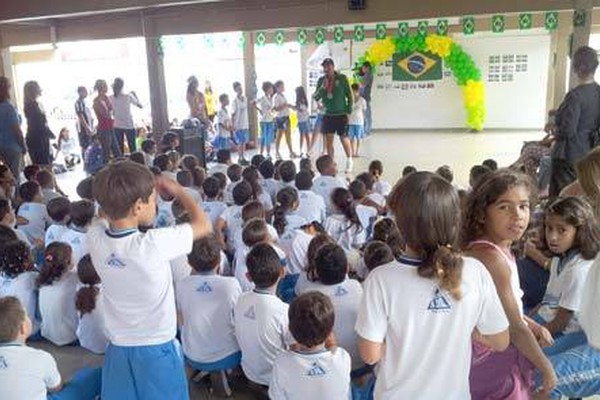 Escola aproveita a Copa do Mundo para ampliar o conhecimento dos alunos