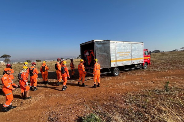 Corpo de Bombeiros realiza treinamento na Mata do Cachorro para uso de novas tecnologias