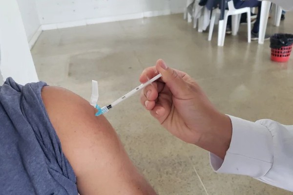 Prefeitura convoca jovens de 18 anos ou mais para repescagem de vacina de 1ª dose