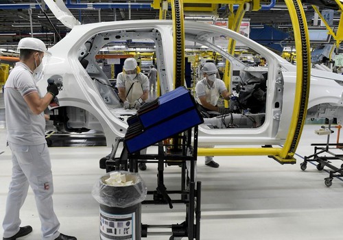 Indústria fecha 2025 com alta de 0,6%, pressionada pelos juros altos