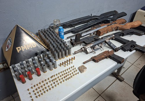 PM apreende arsenal de armas artesanais durante investigação de tentativa de homicídio em Patos de Minas