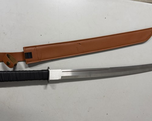 Homem é preso com espada e faca após causar medo em hotel de Patos de Minas
