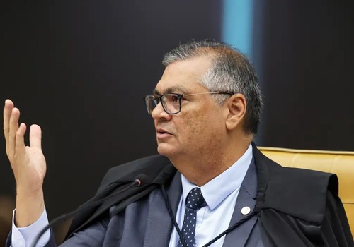 Dino vota por afastar Lei da Anistia para crimes permanentes