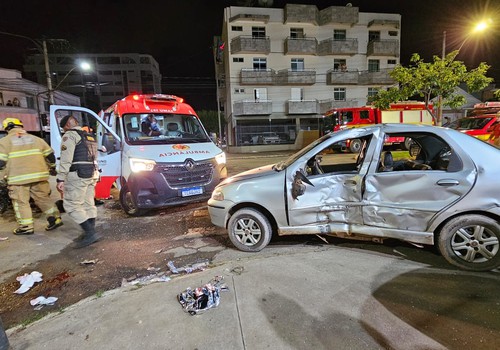Motociclista fica ferido em grave acidente no cruzamento da avenida Paranaíba com rua Doutor Marcolino