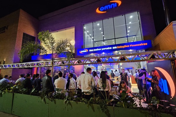 Com homenagens e presença de diretores nacionais, a Omni Banco S.A inaugura nova sede em Patos de Minas