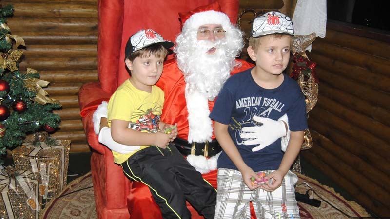 Trenzinho do Papai Noel faz a festa da criançada - Patos em Destaque