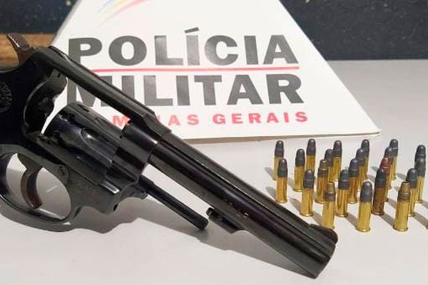 Após denúncia, homem de 67 anos é preso por posse ilegal de arma de fogo em Patos de Minas