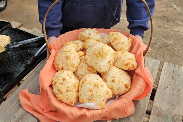 Minas Inédita: Patos Hoje chega à Terra do Biscoito, onde a tradição do forno a lenha encanta turistas