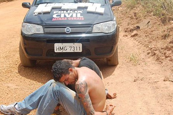 Dupla é presa pela Polícia Civil na estrada da Serrinha com 13 quilos de maconha