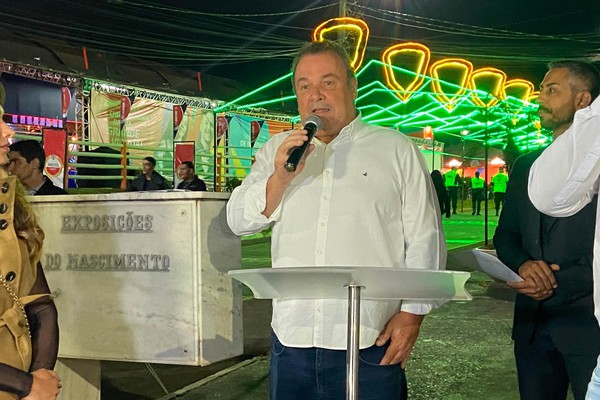 Secretário de Agricultura de MG exalta Fenamilho e afirma que a festa é a maior do estado; veja ao vivo