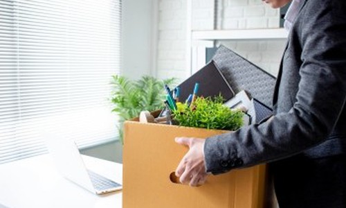 Empregado que trabalhou 29 anos para empresa e foi dispensado prestes a aposentar será indenizado em R$50 mil em MG