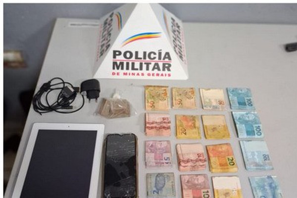 Bandidos armados rendem e roubam família em Carmo do Paranaíba; um foi preso em Patos de Minas