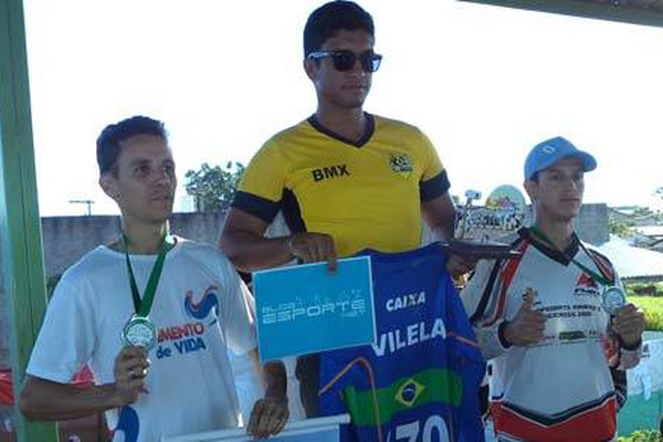 Pilotos patenses fazem bonito na abertura do Campeonato Mineiro de Bicicross
