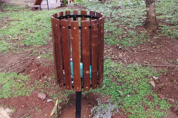 Lixeiras de madeira, em estilo rústico vão compor as melhorias no Parque do Mocambo