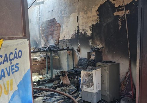 Vaquinha solidária busca ajudar chaveiro atingido por incêndio a reconstruir espaço de trabalho