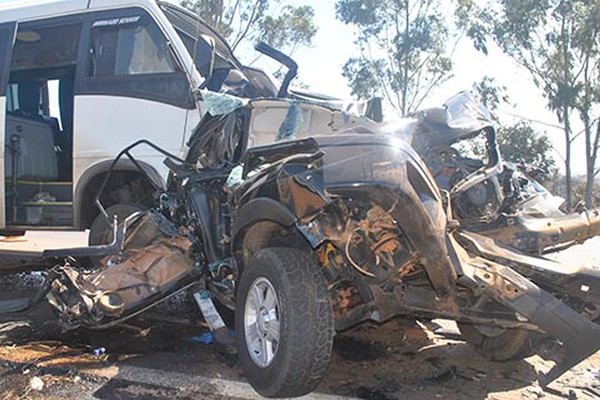 Mulher morre em grave acidente com 4 veículos causado por fumaça às margens da BR365
