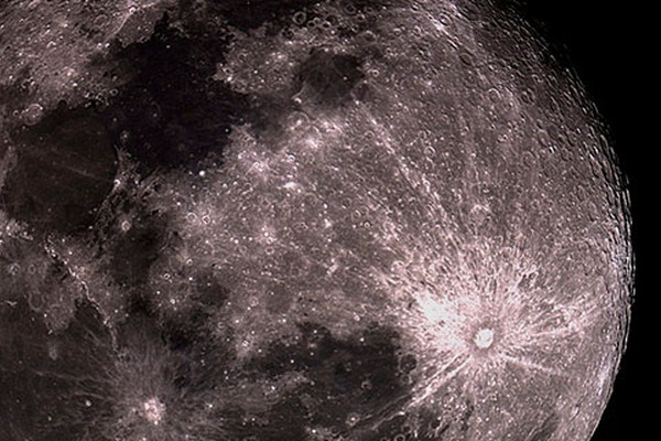 Lua chega em seu ponto mais próximo da Terra e fenômeno deve ser atração nesta segunda