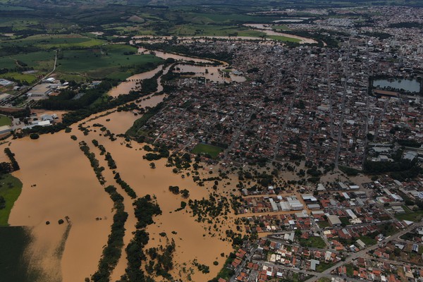 Monitoramento do Corpo de Bombeiros mostra que nível do Rio Paranaíba pouco mudou nesta quinta
