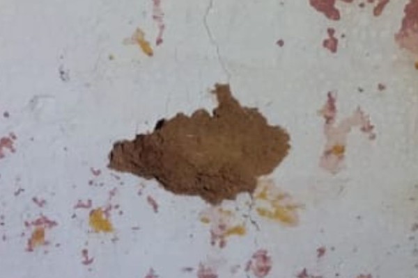 Paredes ficam crivadas de balas em tiroteio no bairro Nossa Senhora Aparecida, em Patos de Minas