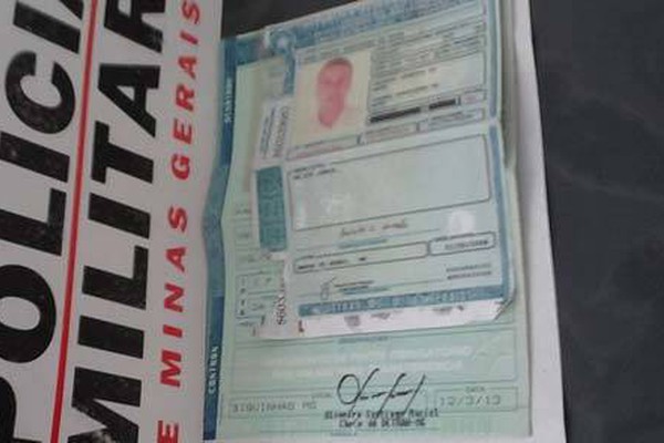 Motorista apresenta carteira de habilitação falsa e é preso pela PM Rodoviária